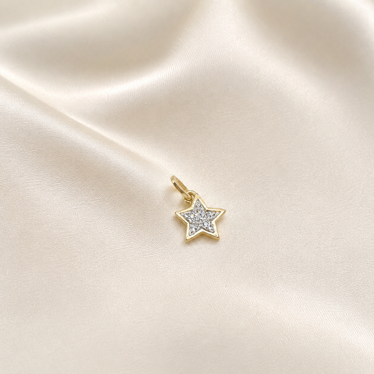 Colgante Estrella Bicolor con Diamantes en Oro Amarillo 18k