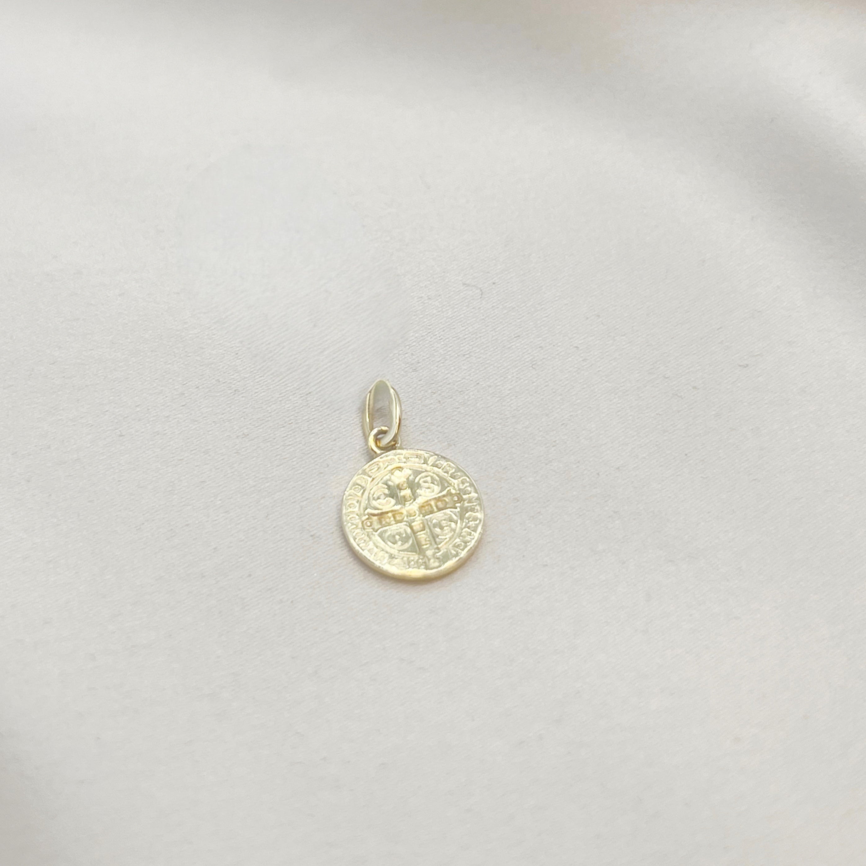 Medalla San Benito Mini en Oro Amarillo 18k