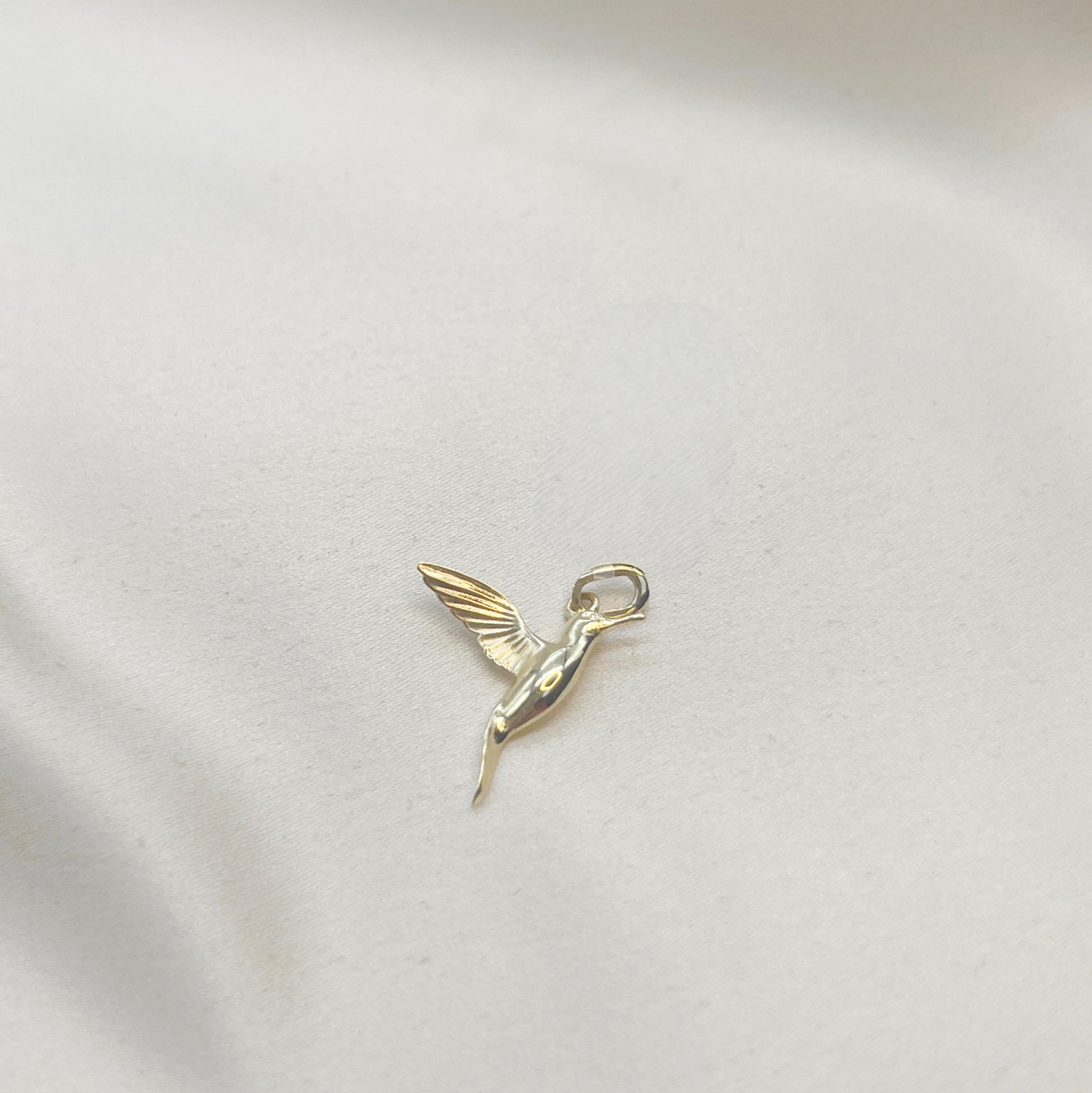 Colgante Colibrí en Vuelo en Oro Amarillo 18k