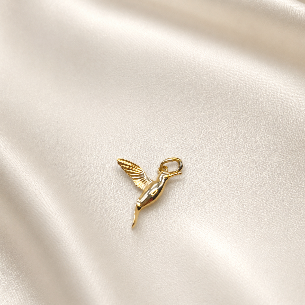 Colgante Colibrí en Vuelo en Oro Amarillo 18k