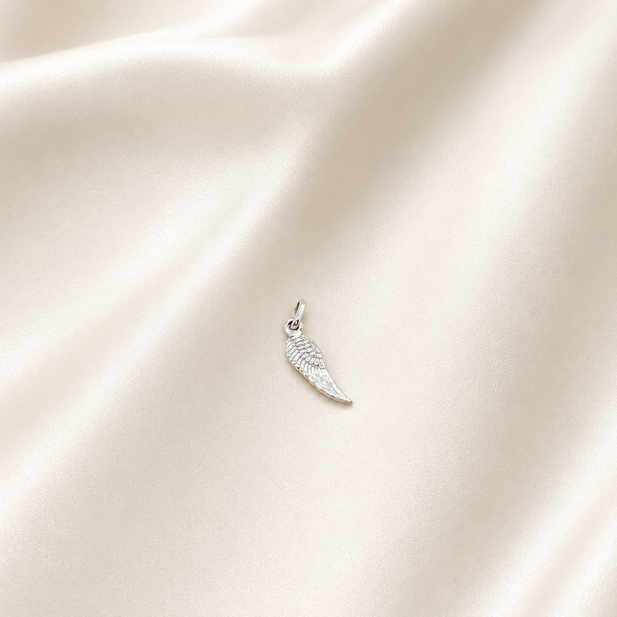 Colgante Alita de Ángel en Oro Blanco 18k