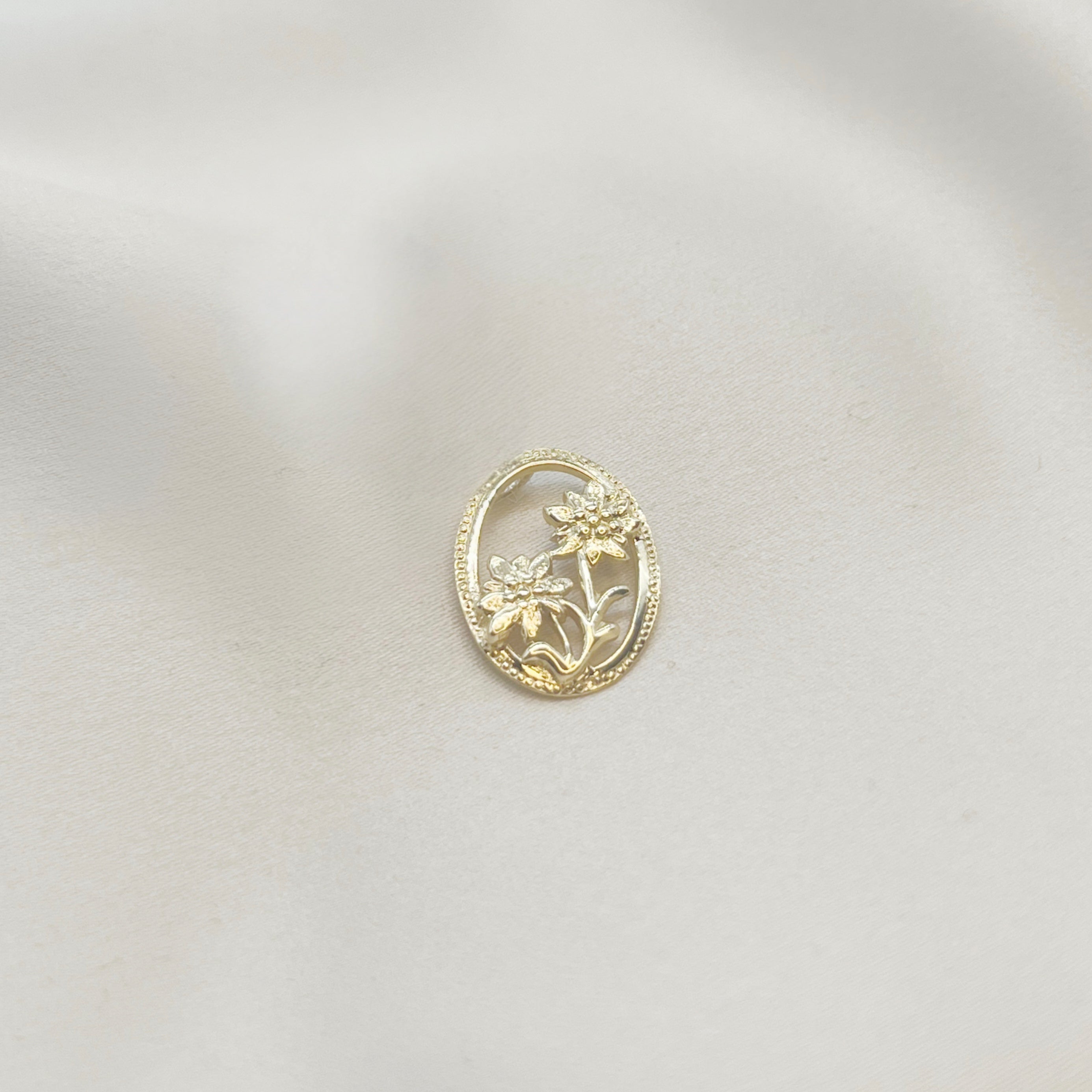 Colgante Flores en Óvalo en Oro Amarillo 18k