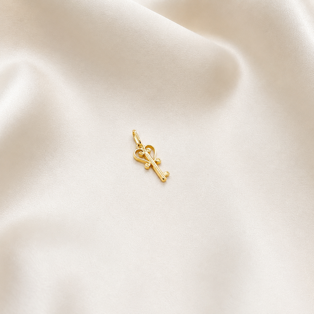 Colgante Llave Antigua en Oro Amarillo 18k