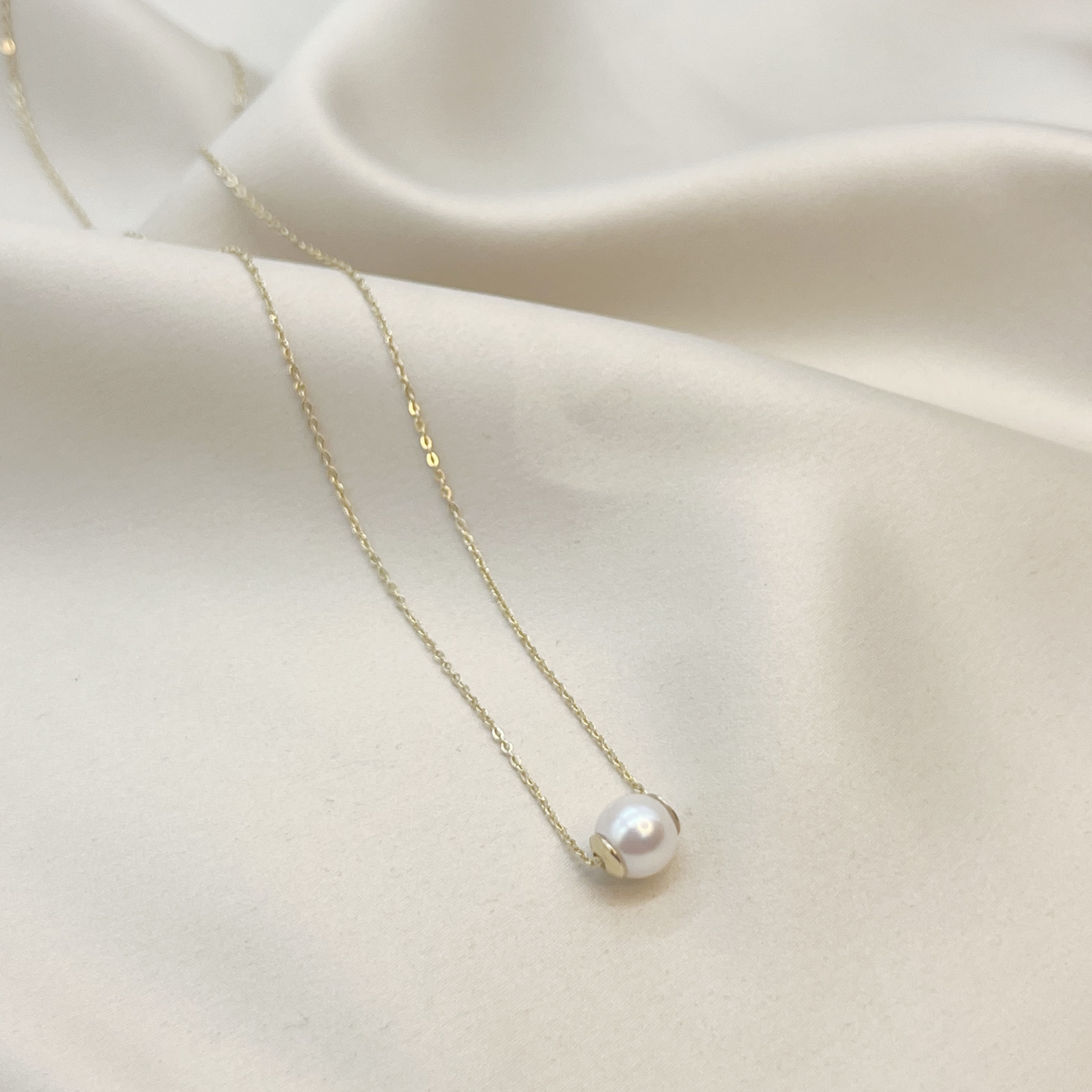 Collar Perla Central en Oro Amarillo 18k