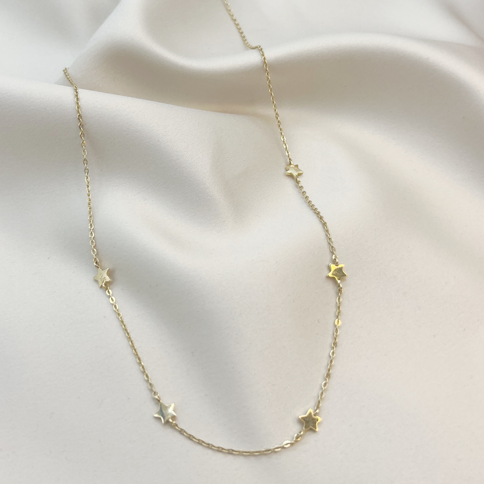 Collar Constelación de Estrellas en Oro Amarillo 18k