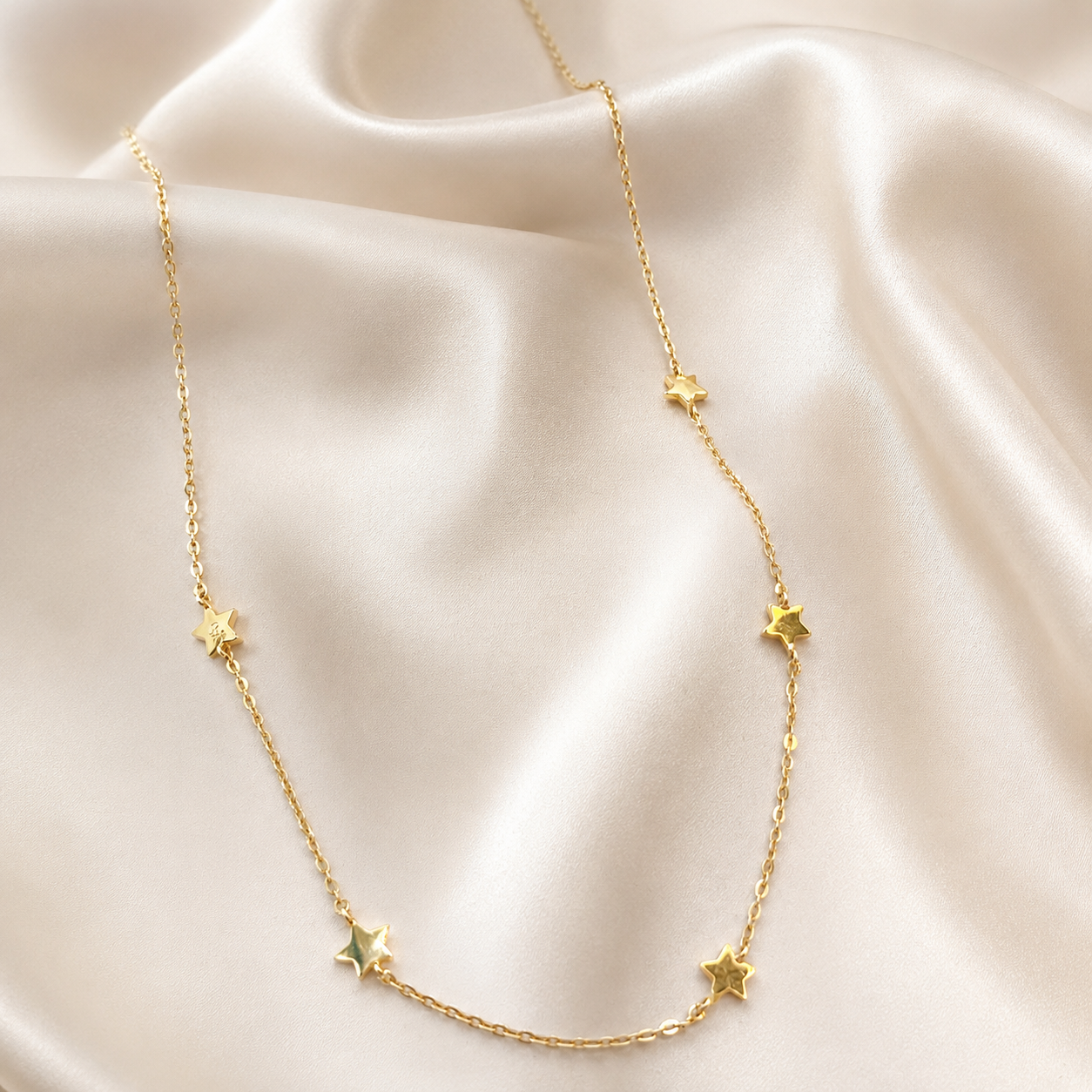 Collar Constelación de Estrellas en Oro Amarillo 18k