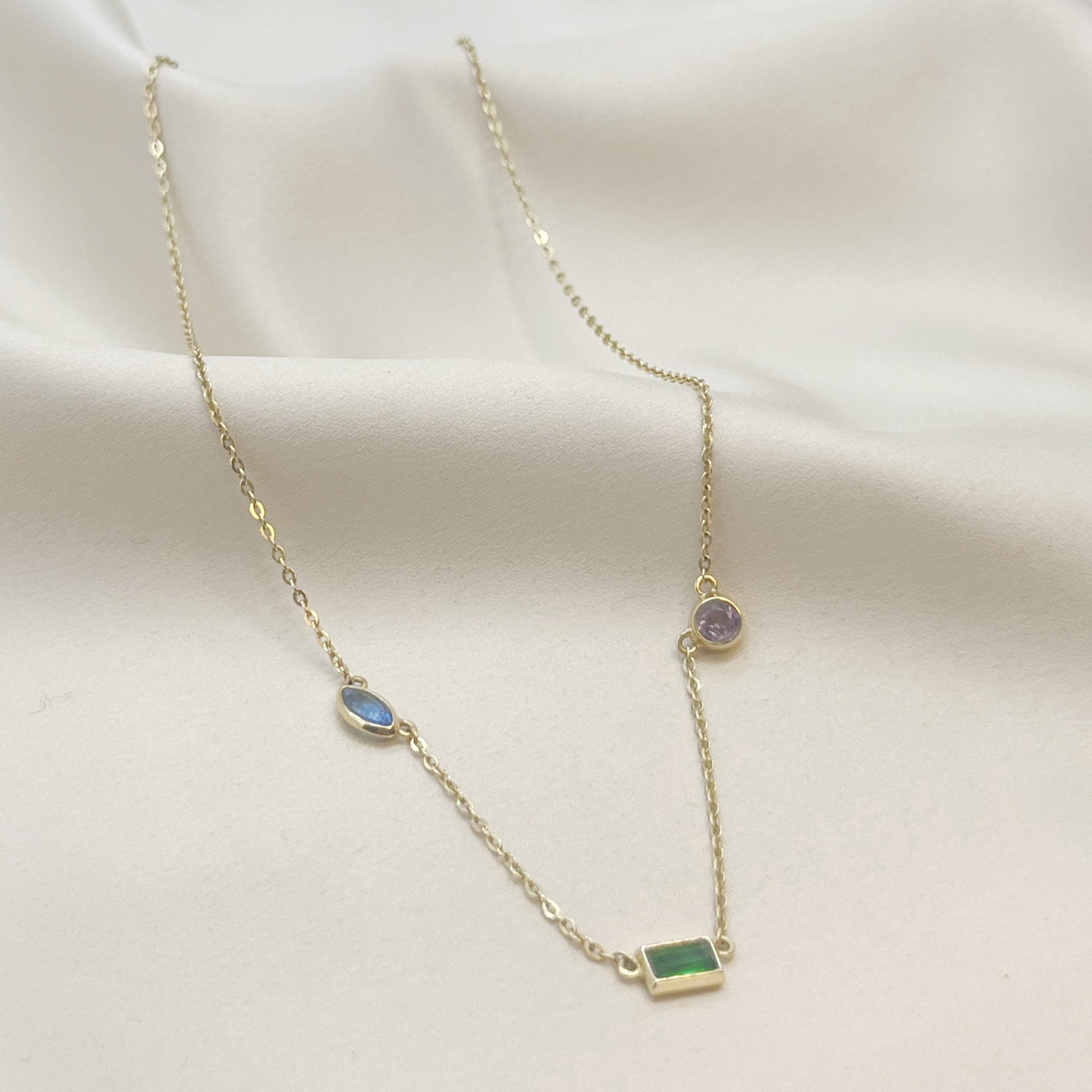 Collar Trío de Circones en Oro Amarillo 18k