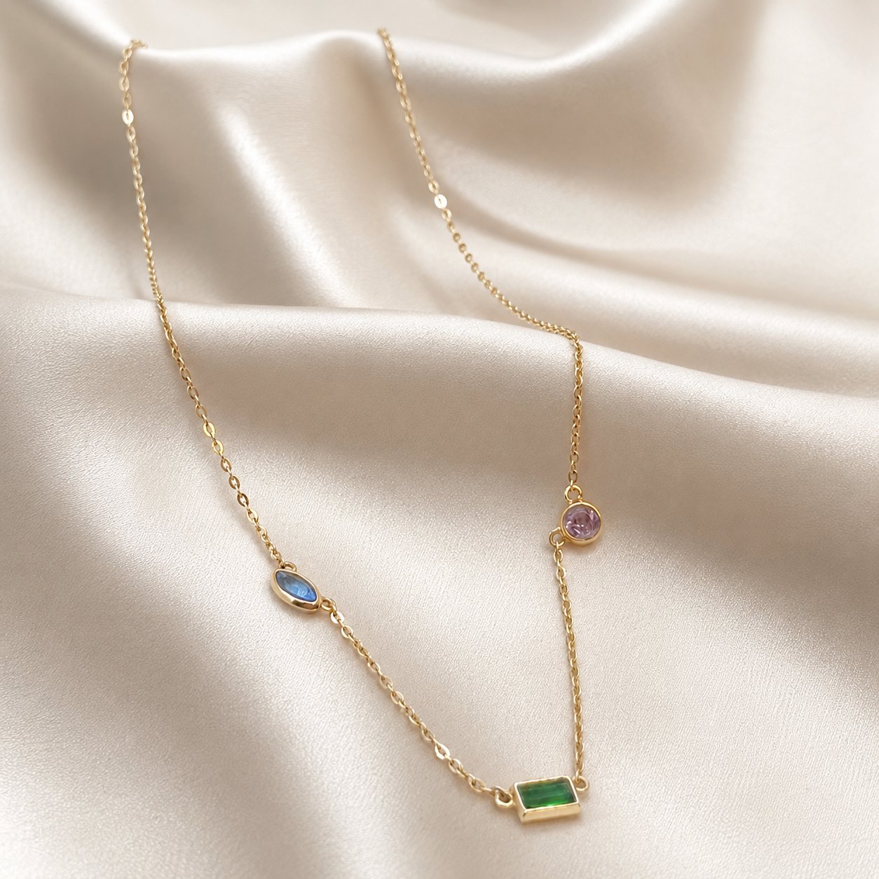 Collar Trío de Circones en Oro Amarillo 18k