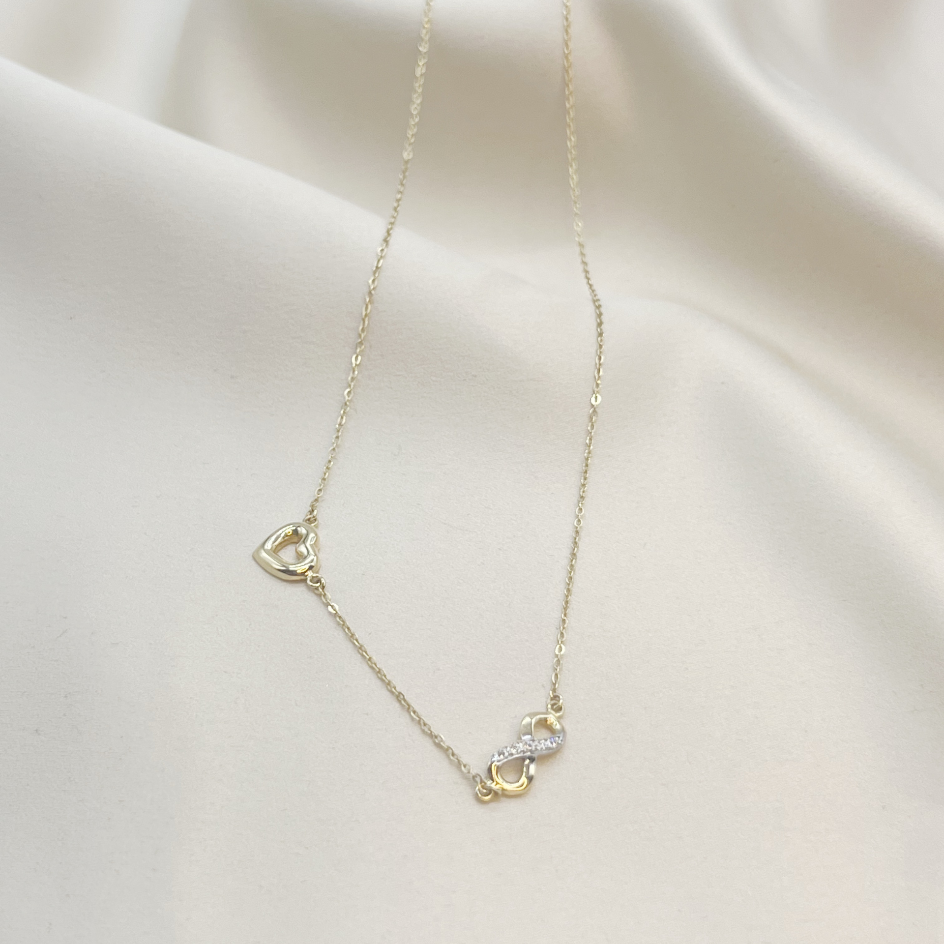 Collar Corazón & Infinito con Brillantes en Oro Amarillo 18k