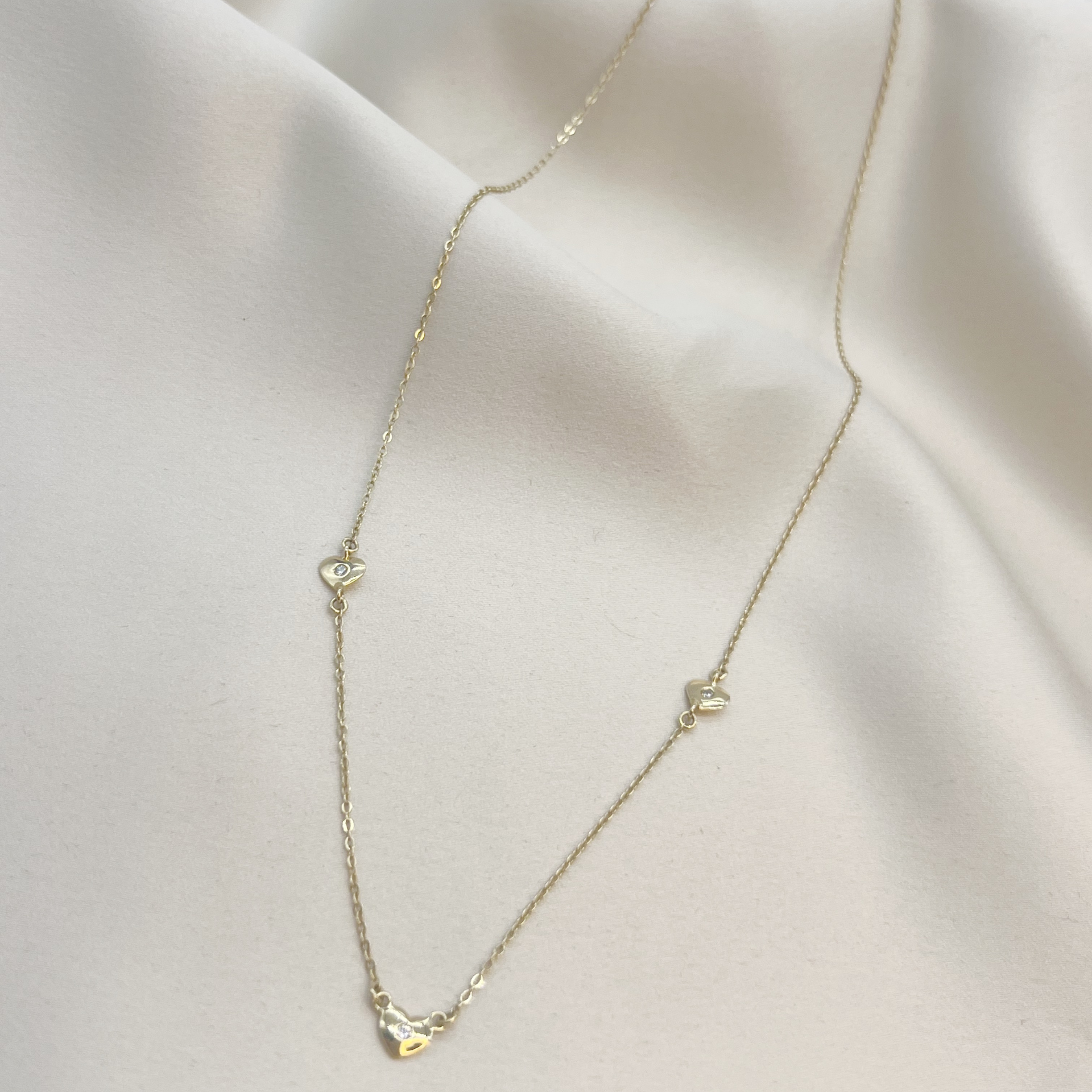 Collar Trío de Corazones con Brillantes en Oro Amarillo 18k