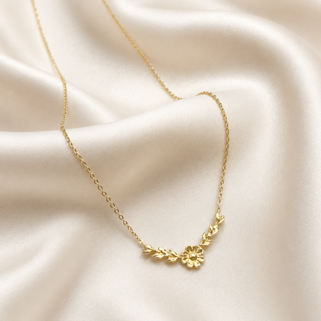 Collar arreglo floral en Oro Amarillo 18k