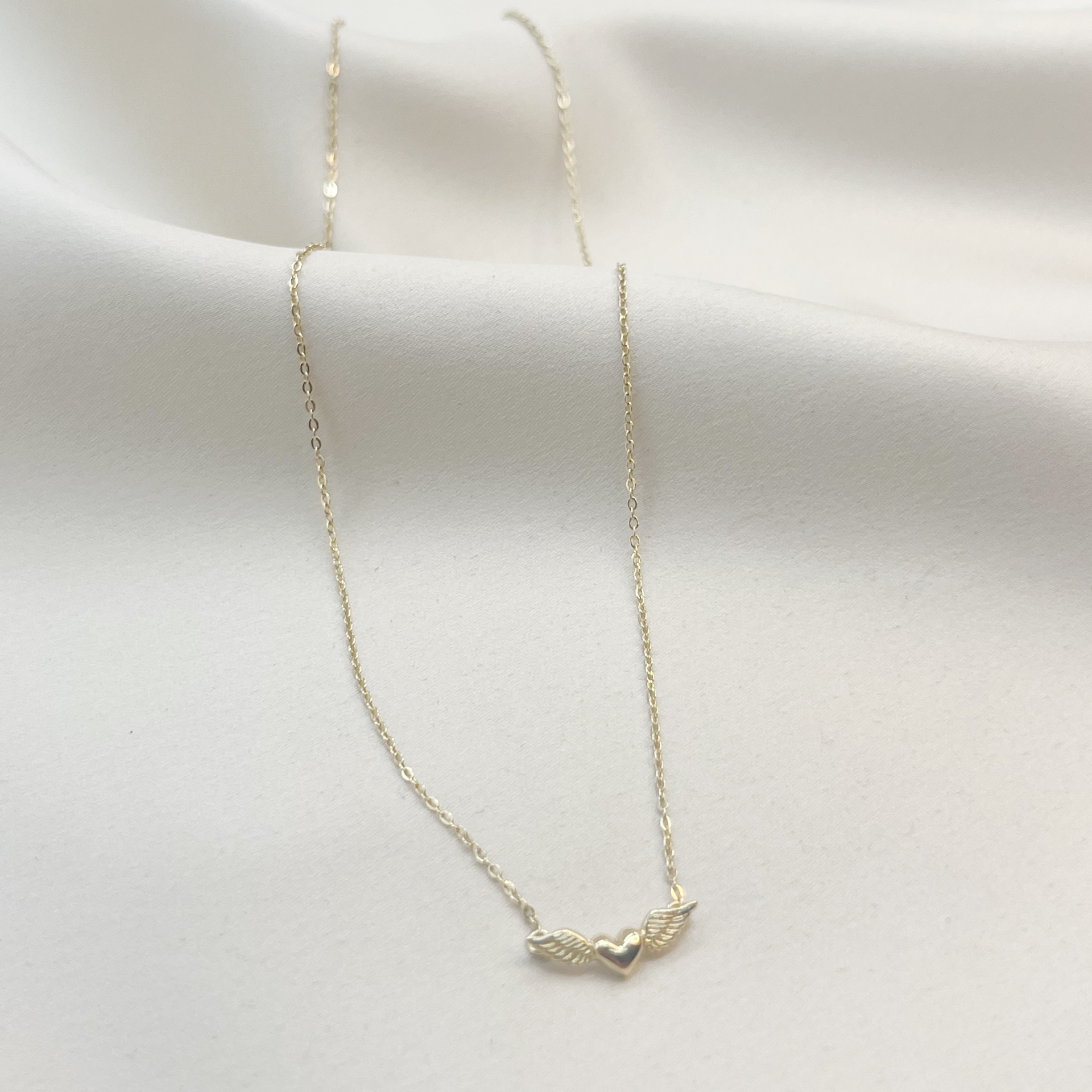 Collar Corazón Alado en Oro Amarillo 18k