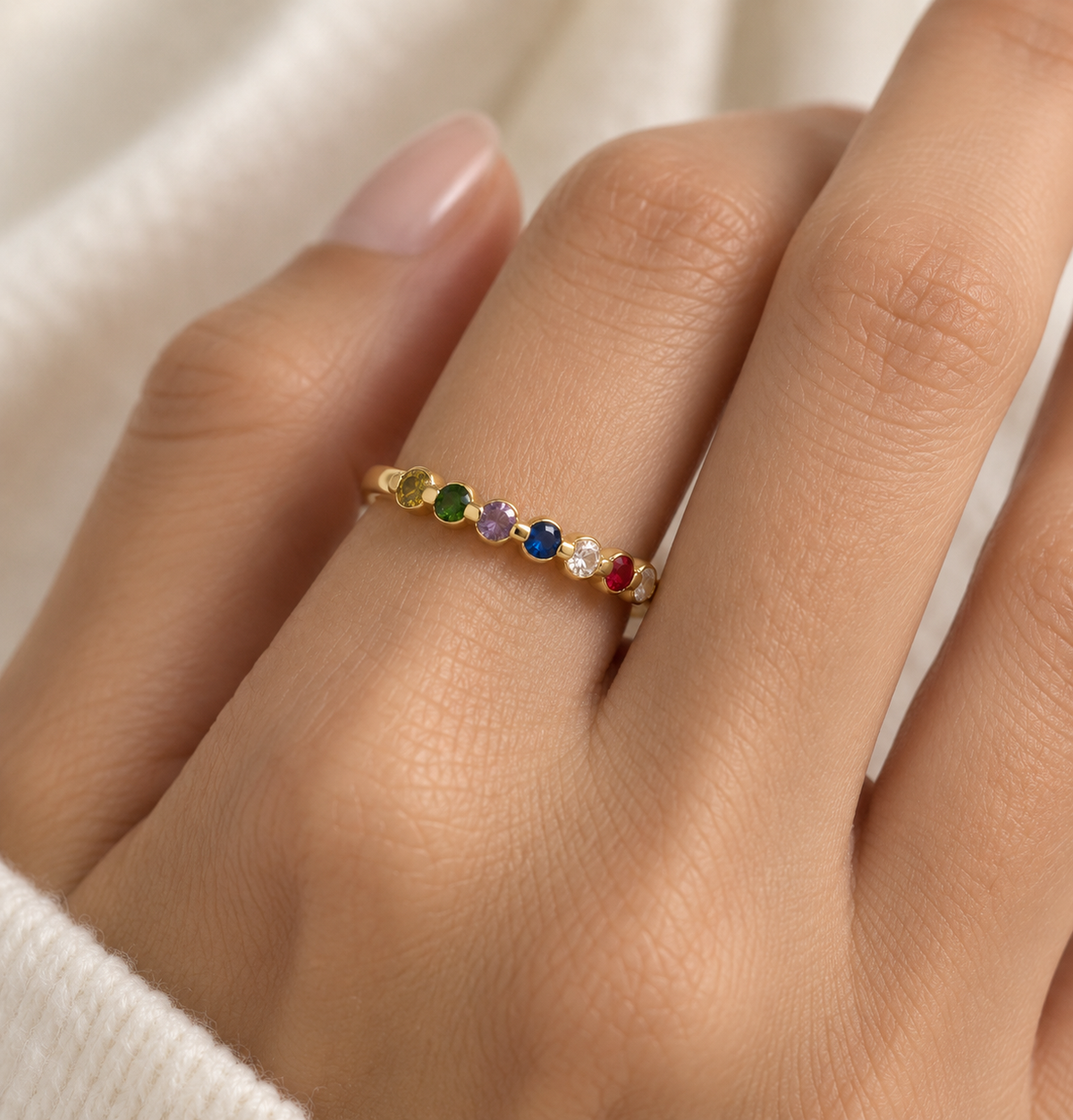 Anillo cintillo oro 18kt con piedras de colores