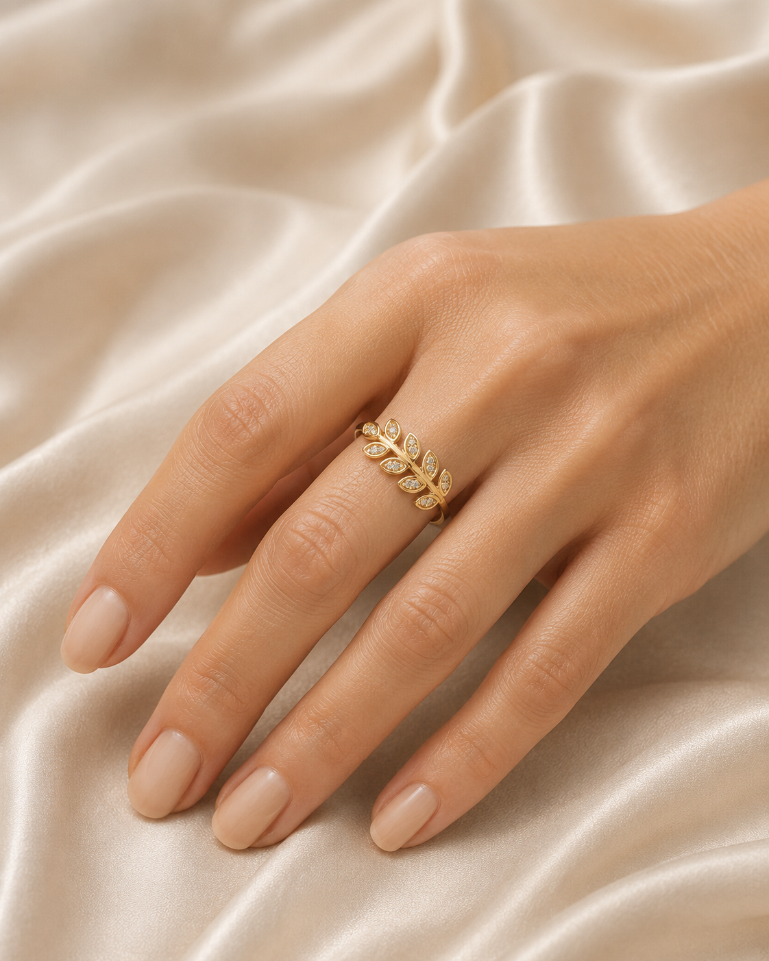 Anillo Hojas Oro 18k con Ziconias Cúbicas