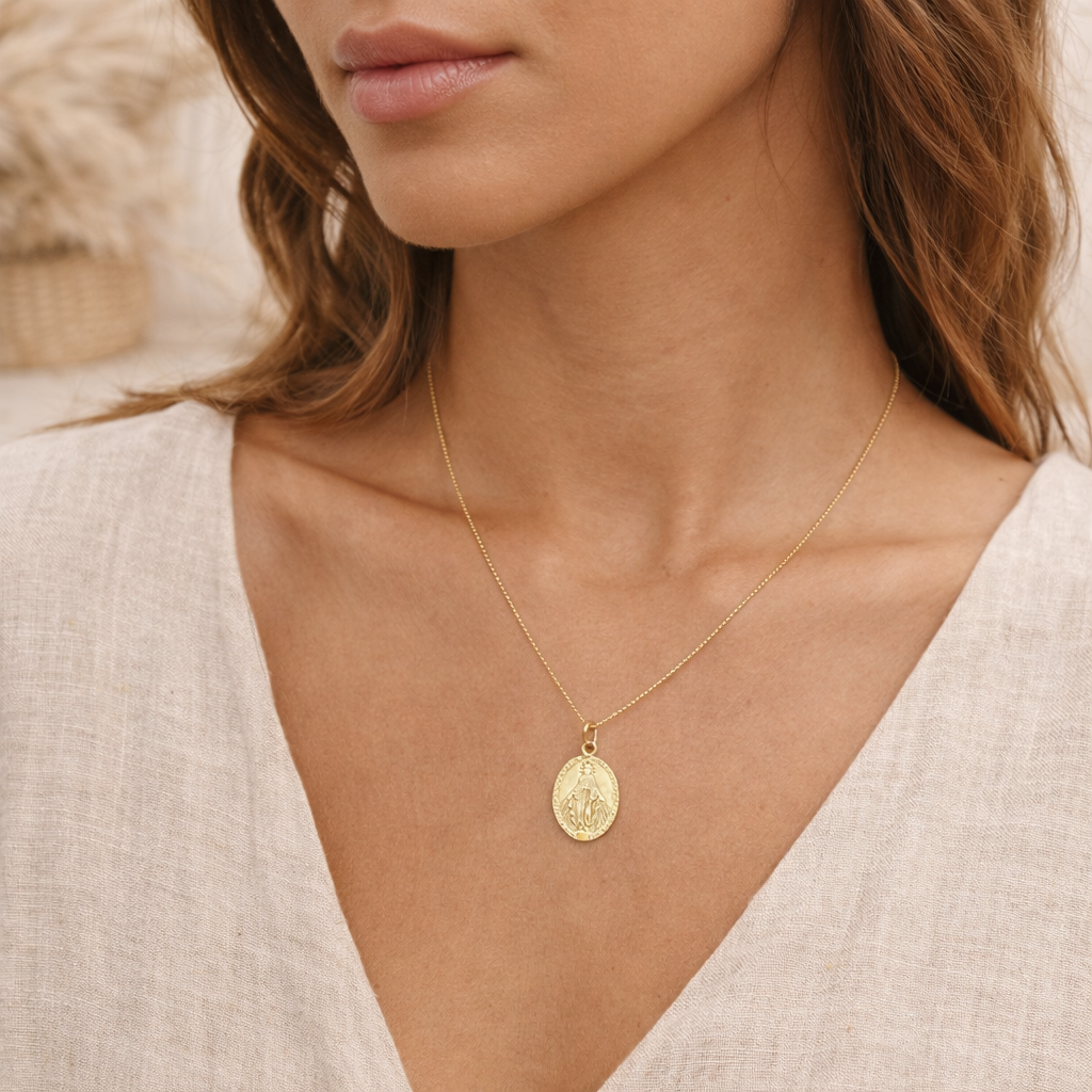 Medalla Virgen de los Rayos en Oro Amarillo 18k